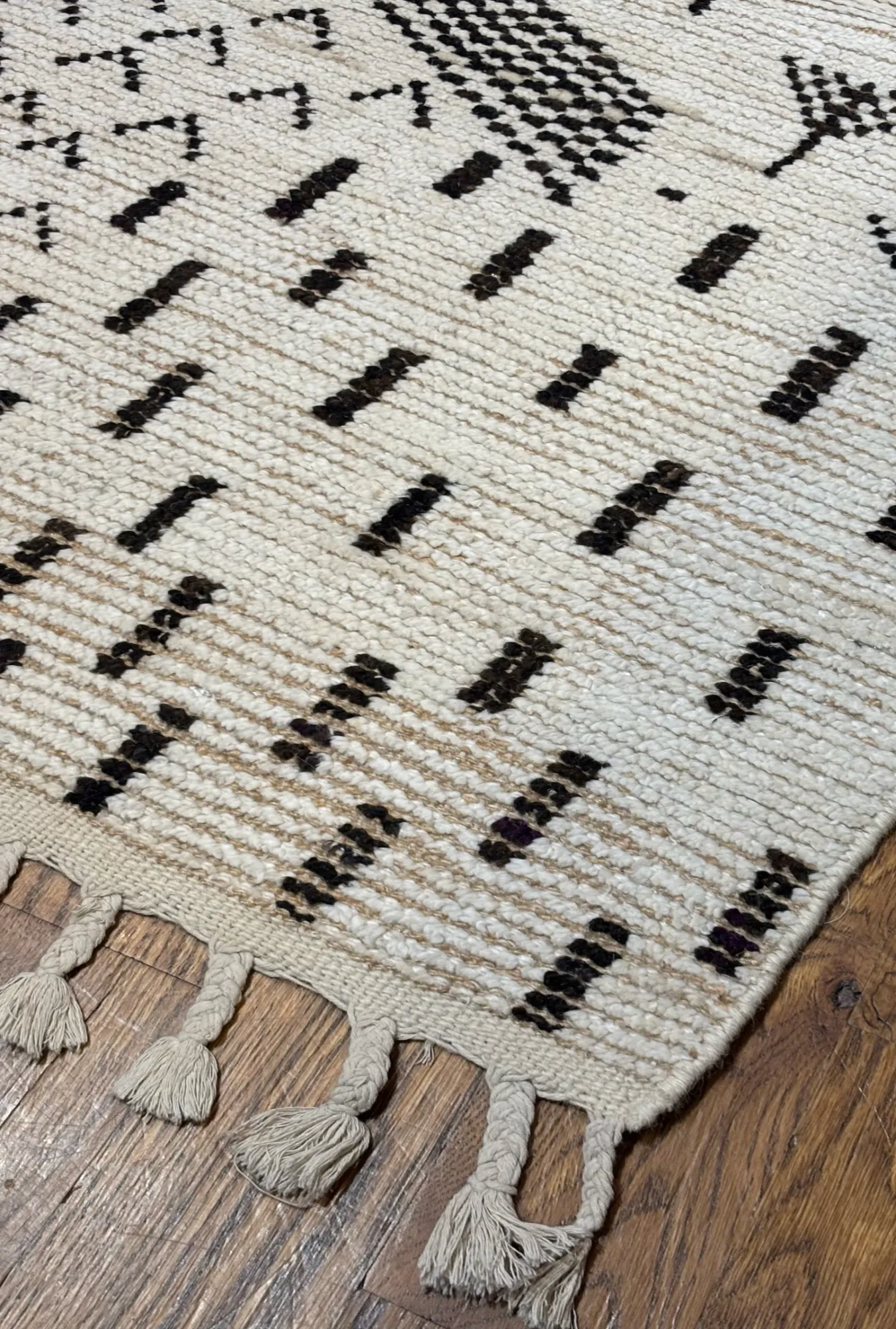 2'10 x 5'10 Runner Hand-Knotted Oriental Rug #RN81 - Palace Oriental Rugs - Detail Angle